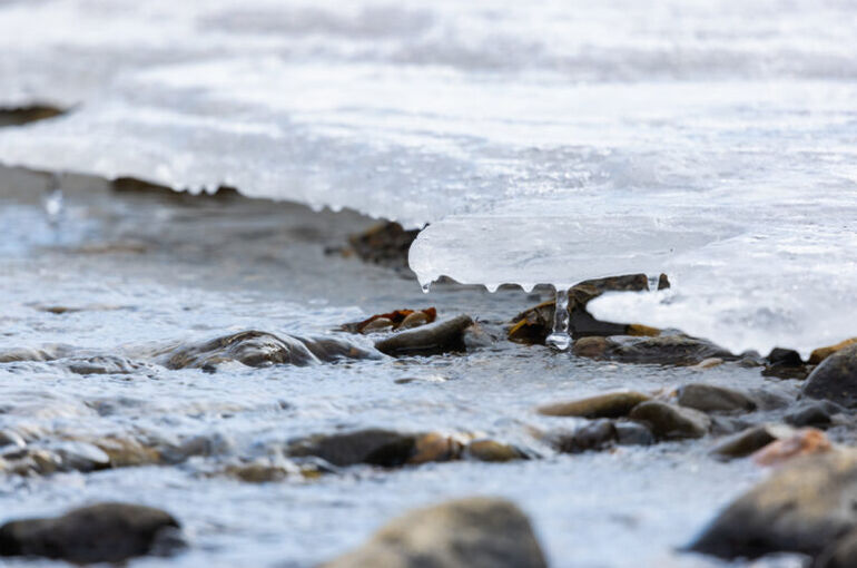 2490_winter_ice_river_0334-768x532